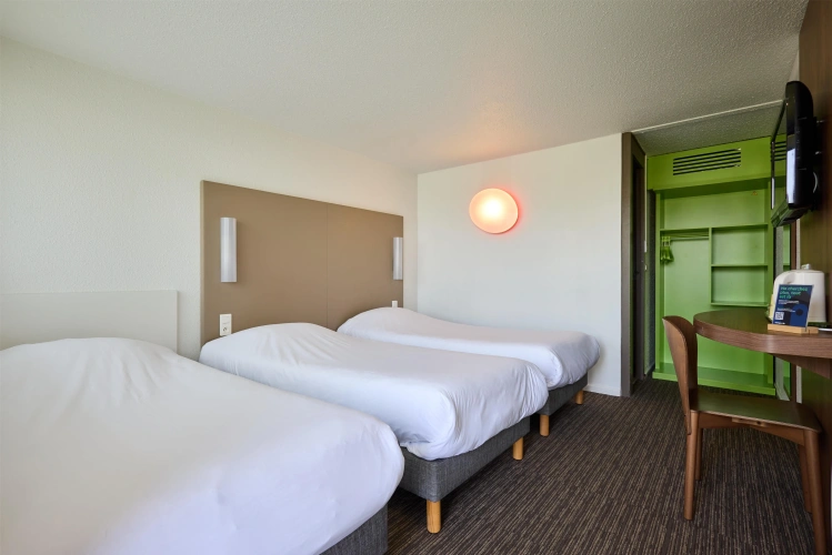 Standard Triple room