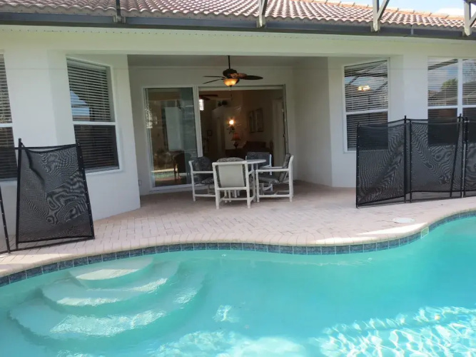 Deluxe Pool Homes by EAVH
