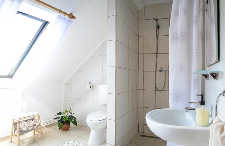 Standard Triple room with garden view