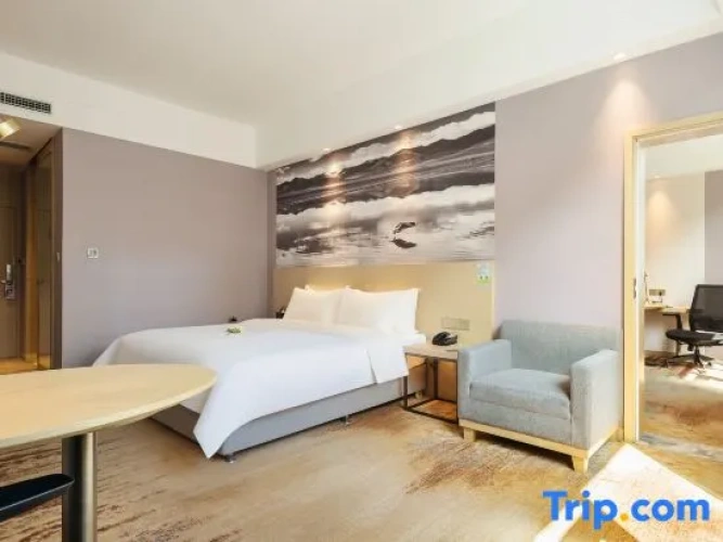 1 Bedroom Premier Suite with courtyard view