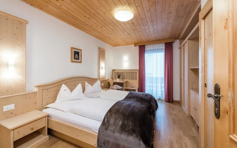 Standard Double room with city view