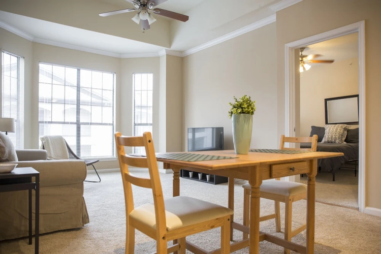 Southend 1 BR Apt with Parking by Frontdesk