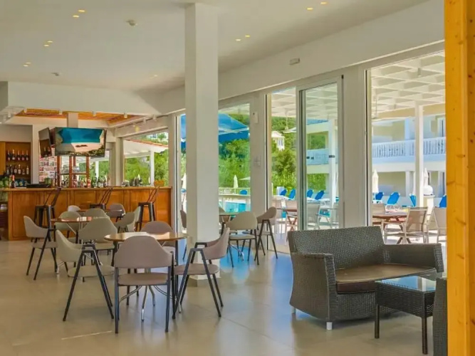 Manousis ApartHotel