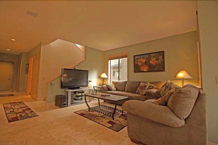 Eaglewood Condominium 8