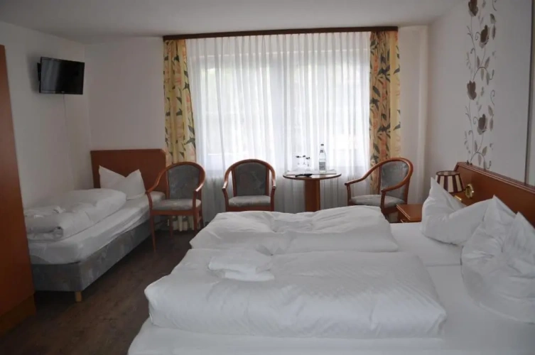Standard Triple room