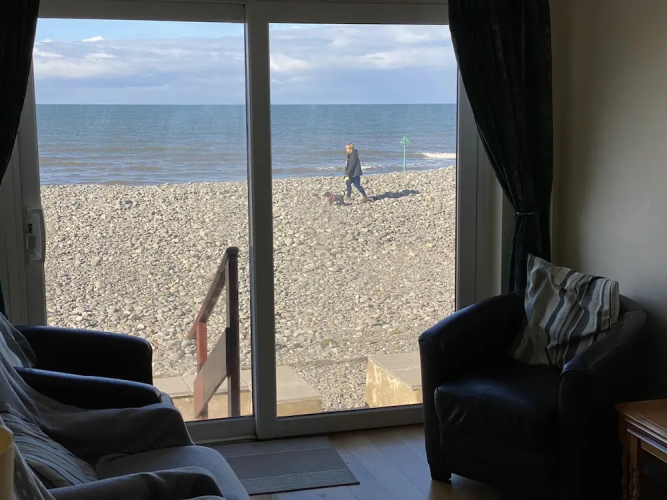 Beach Side House in Beautiful Borth