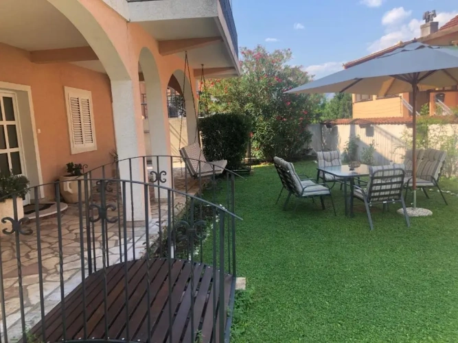 3 Bedrooms Apartment