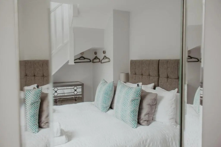 2 The Mews, Upper Bath Street