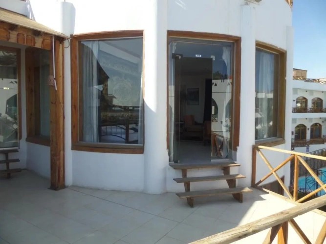 3 Bedrooms Deluxe Single room