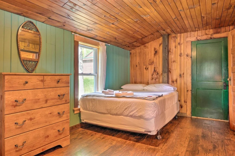 Rustic Cabin Retreat on Rangeley Lake!