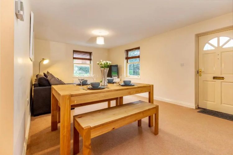 Apartment 4 Hillbrook House, Malvern - Guest Homes