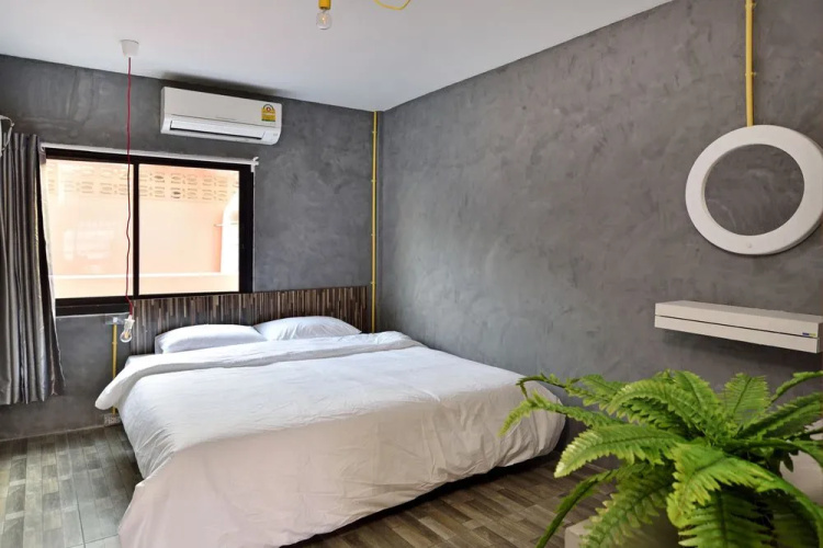 M Gray Hostel & Cafe