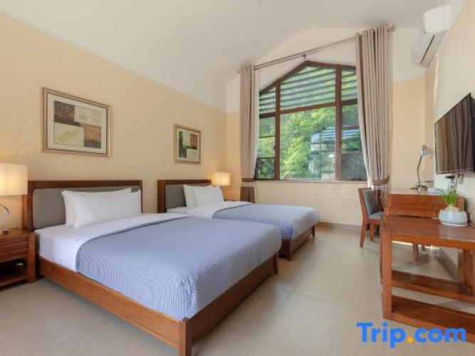 Standard Twin room with mountain view