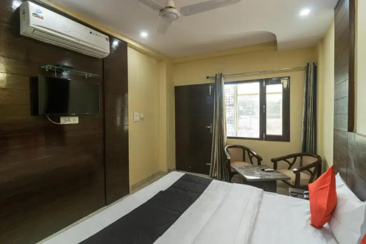 Hotel Rudraksh by OYO Rooms