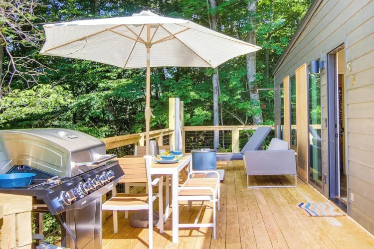 Upscale + Modern Tiny Cabin on Cane River!