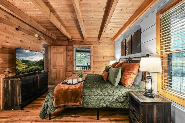 Willow Creek 2 Bedroom Cabin by RedAwning