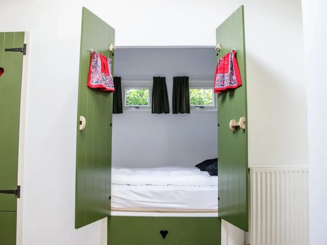 4 Bedrooms Cottage