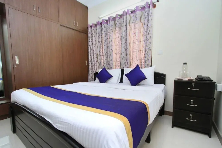 OYO 4848 3 Square Inn