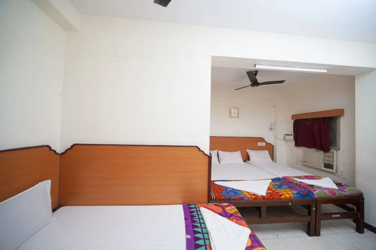 Spot On 38565 Hotel Surya
