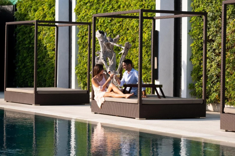 eqUILIBRIA SEMINYAKOver view