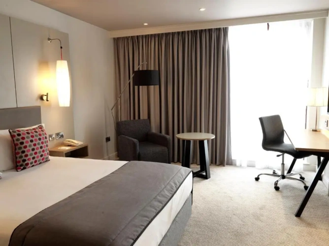 1 Bedroom Lounge Access Double Suite