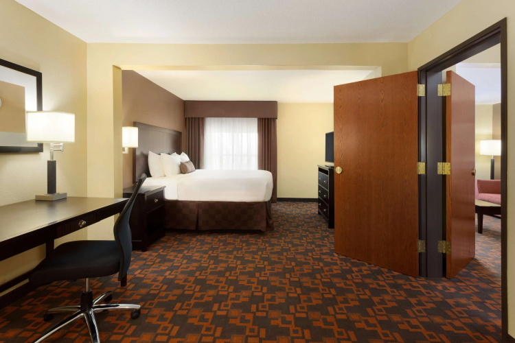 Townhome Inn And Suites