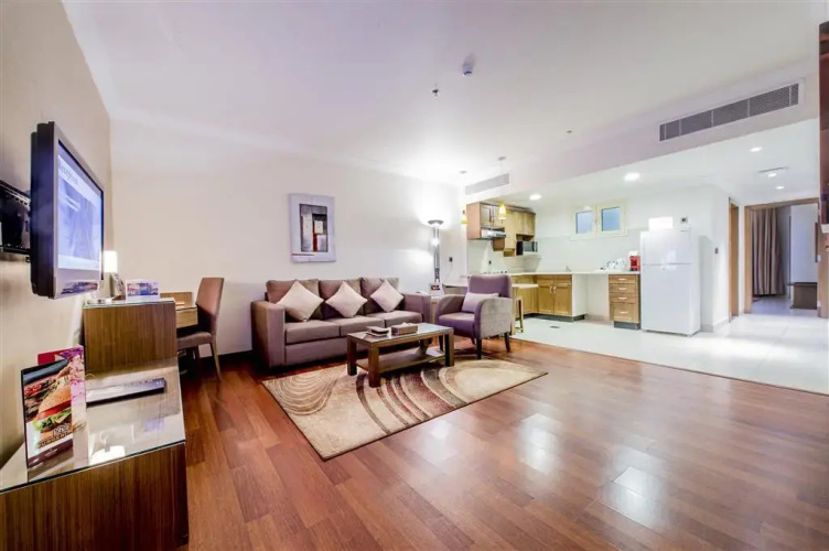Golden Tulip Suites Breida Al Q