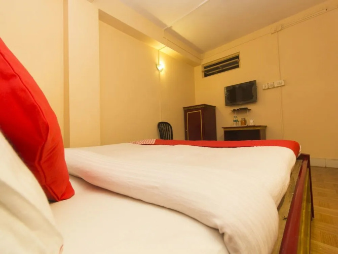 OYO 12192 Hotel Polok