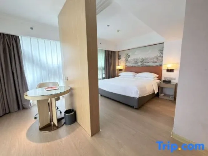 Standard Double room with city view