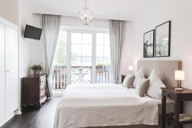 Standard Double room with balcony and with lake view