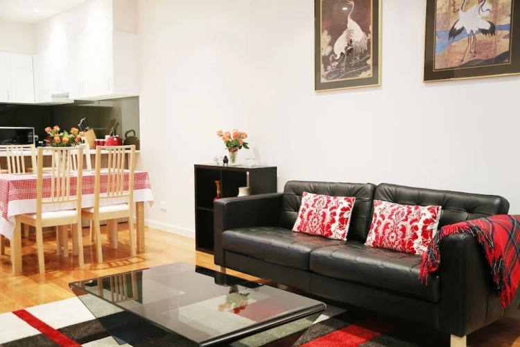 2 Bedrooms Apartment