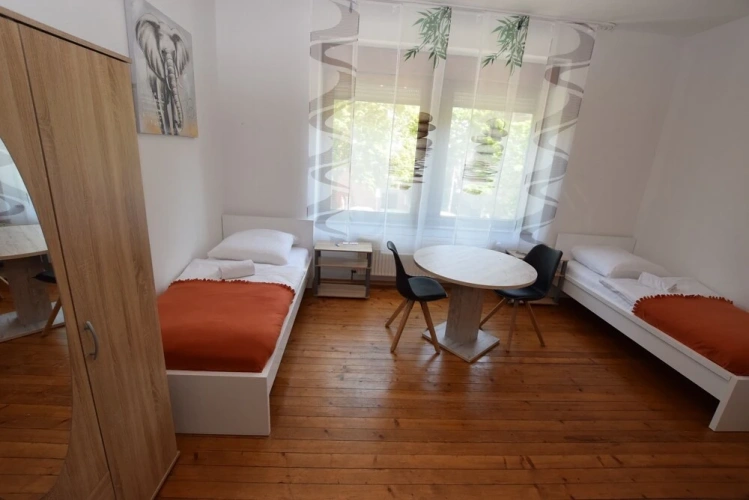 3 Bedrooms Apartment