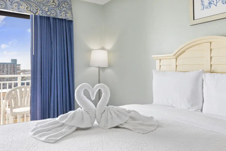 SeaMist Driftwood Vacation Studio with Balcony