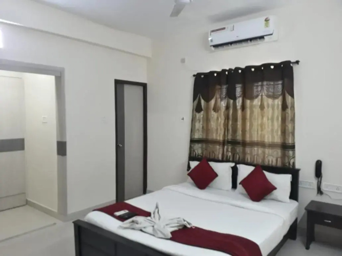 The Posh Residency, Ecr