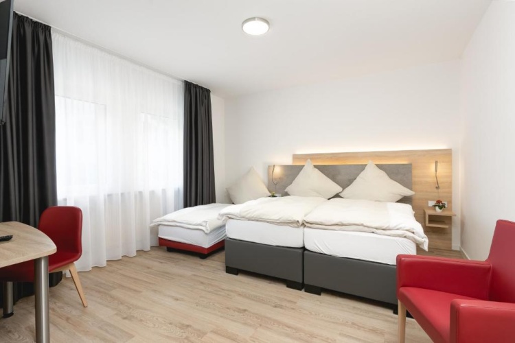 Standard Triple room