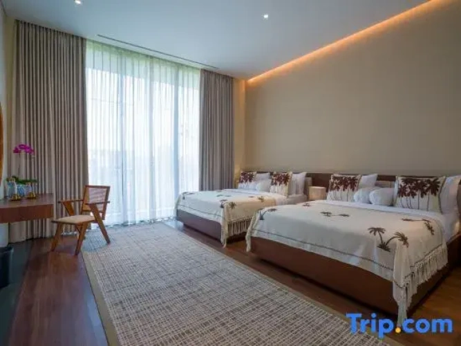 6 Bedrooms Luxury Villa