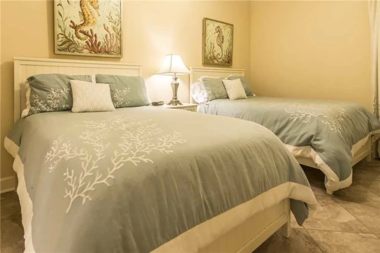 Phoenix West II 1813 - 3 Br condo by RedAwning