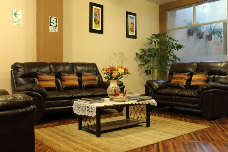 Yuraq Hotel