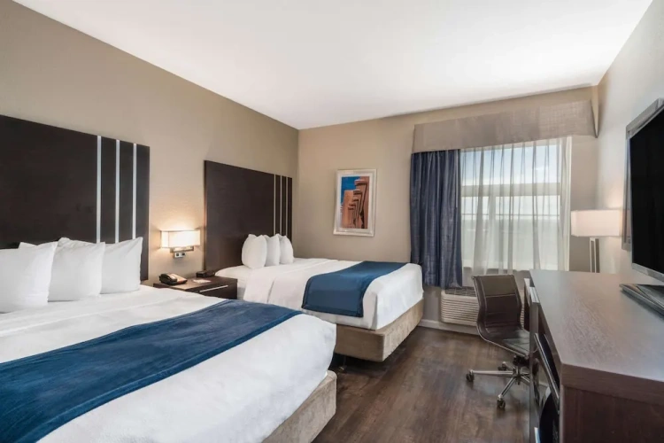 Deluxe Accessible Quadruple room
