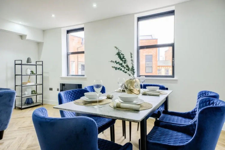 21 The Hallmark Bond St - Rhys Davis