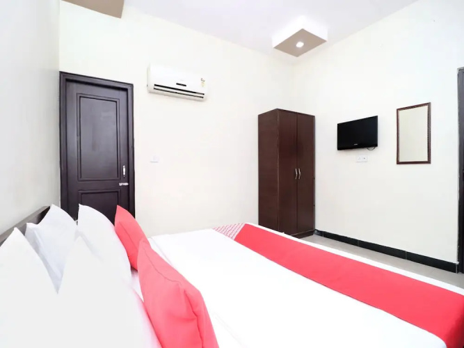 OYO 14860 Hotel Silver Star