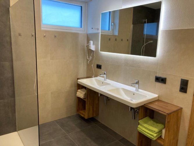3 Bedrooms Apartment