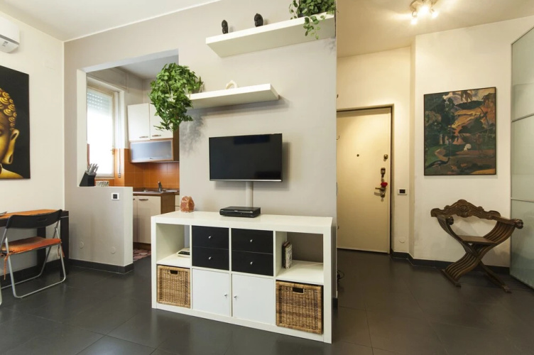 High Rise Studio Flat near Metro Stop
