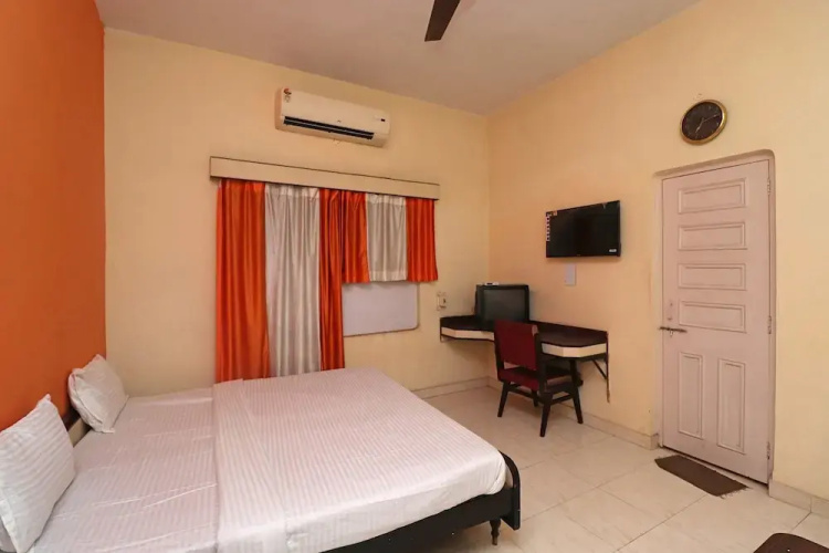 OYO 37028 Hotel Sheela