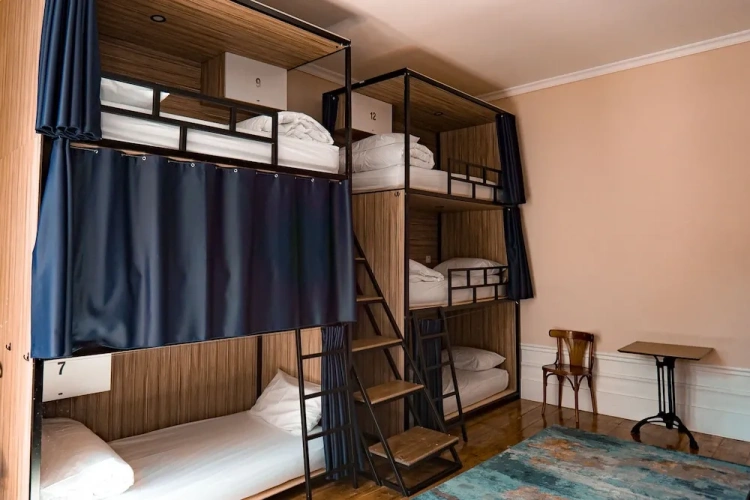 Bed in Dorm with balcony