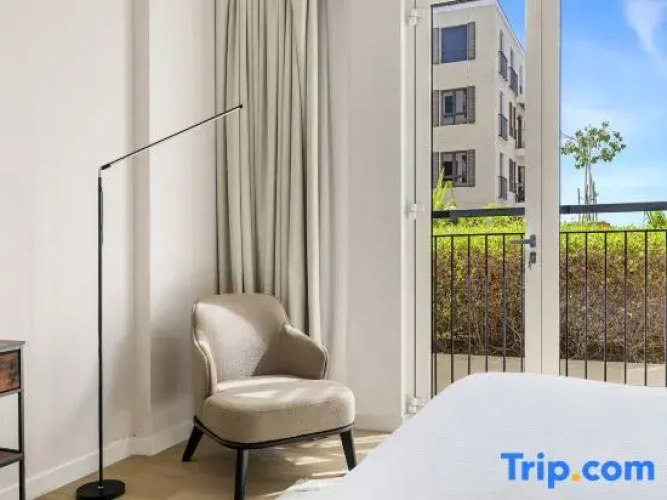 Stylish 2BR with Beach Access