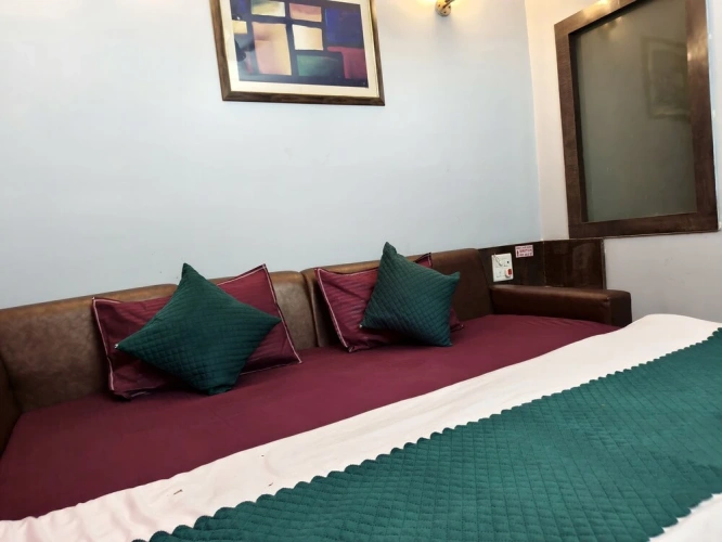 Deluxe Triple room with city view