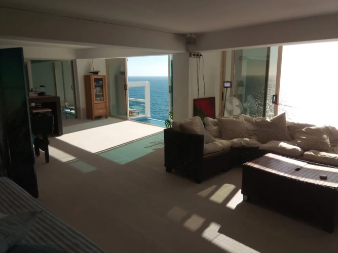 4 Bedrooms Apartment
