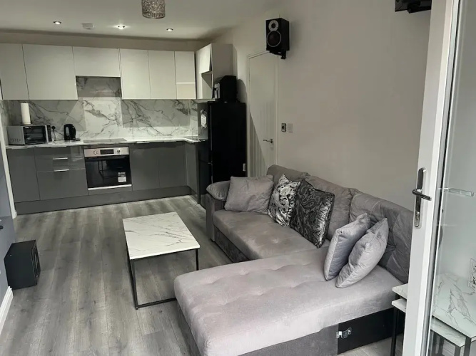 Private 1 Bedroom Apartment - Edinburgh - Sleeps 2