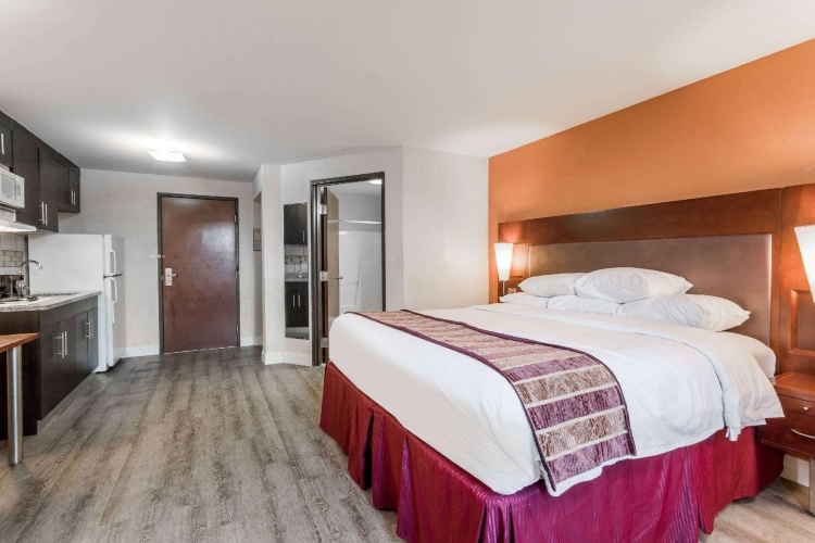 2 Bedrooms Double Suite